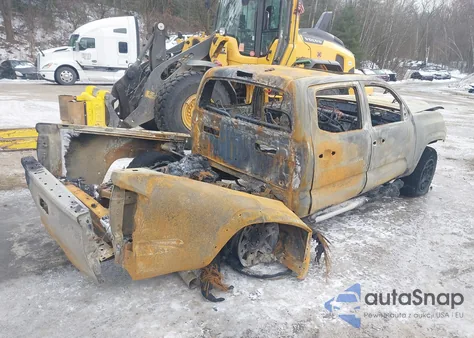 2018 Toyota Tacoma Trd Off Road z USA, uszkodzony, nr VIN 3TMCZ5AN3JM132288